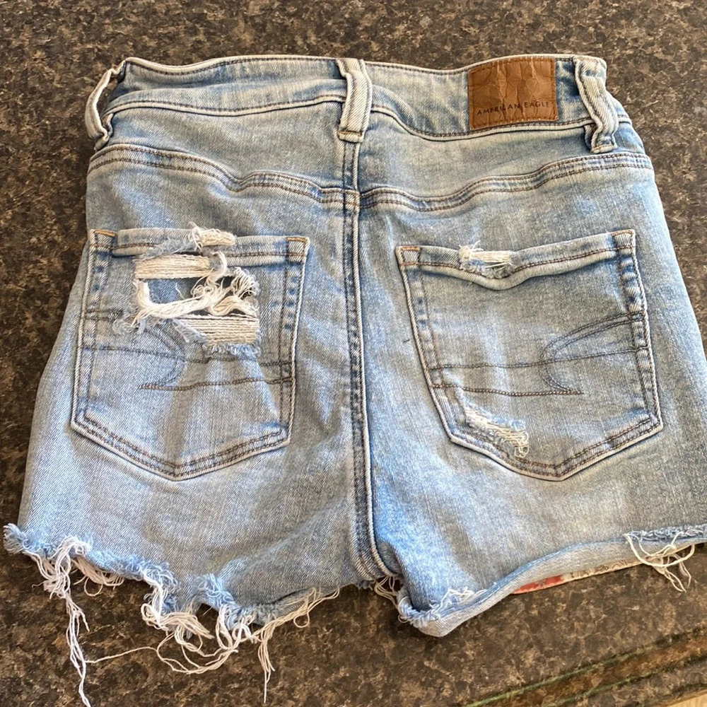 American eagle light wash Jean shorts - Picture 2 of 4